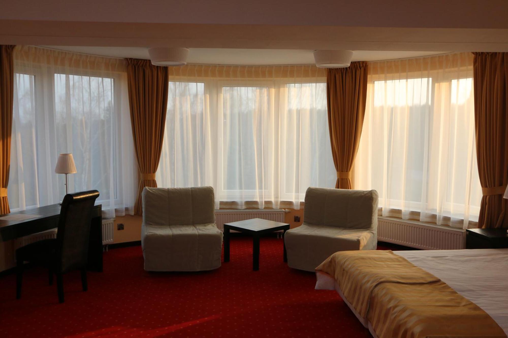 Cztery Wiatry Aparthotel Korytnica  Esterno foto